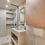 Nochichi Collections - Center
