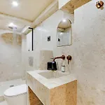 Nochichi Collections - Center