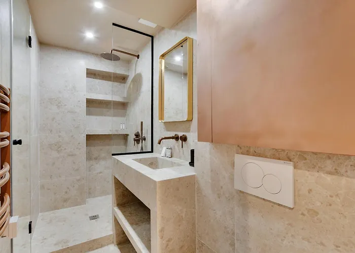 Nochichi Collections - Center