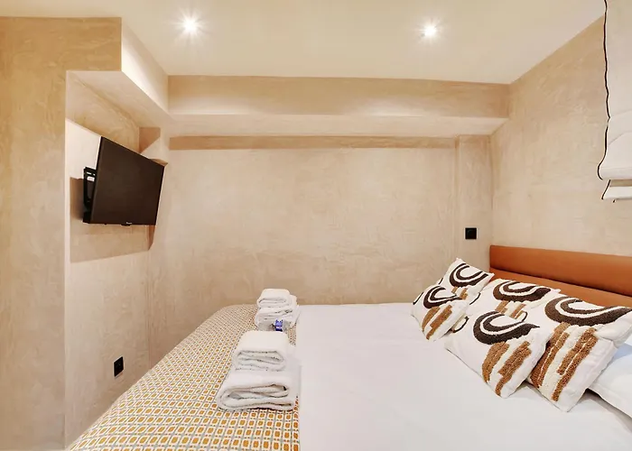 Nochichi Collections - Center