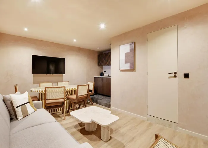 Nochichi Collections - Center