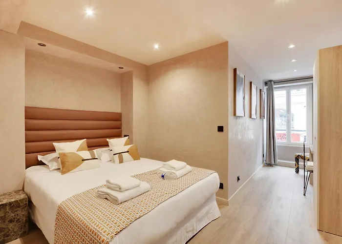 Nochichi Collections - Center *